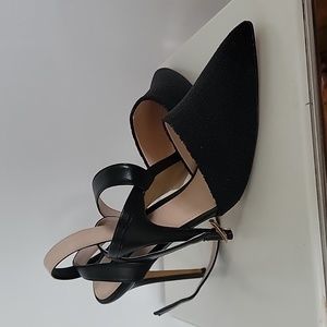 NWT (+ box) Close Toe Pointed Beaded Heels